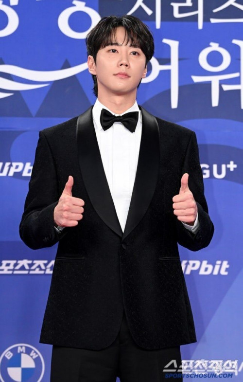 Lee Jun Young xin lỗi