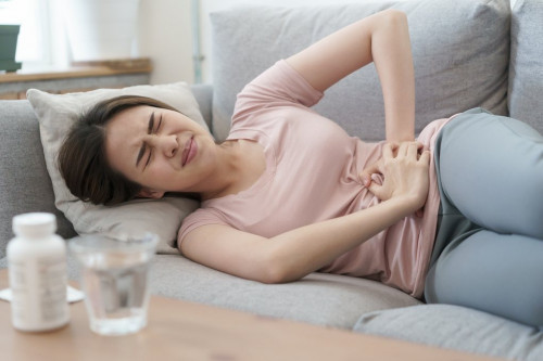 Cô gái 25 tuổi đã mẫn kinh, đến bệnh viện mổ hay tử cung và bụng trướng bị thủng này "xâm chiếm"- Ảnh 2.