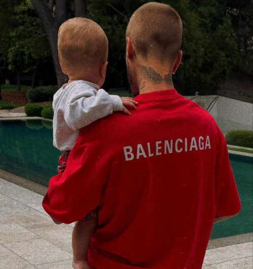 Con trai Justin