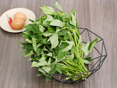 Rau khoai lang - loại rau dân dã ở Việt Nam.