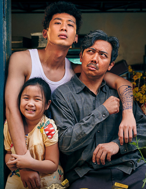 Ngân Chi trong phim Bố Già.