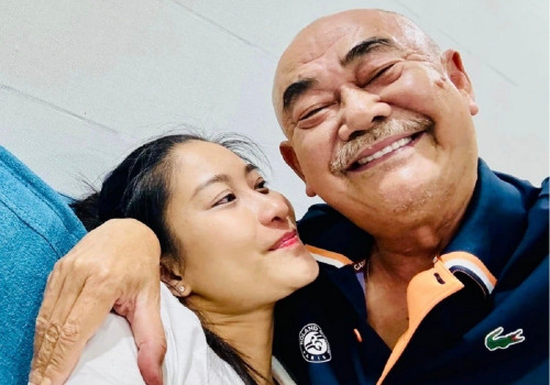 NSND Việt Anh hạnh phúc bên bạn gái