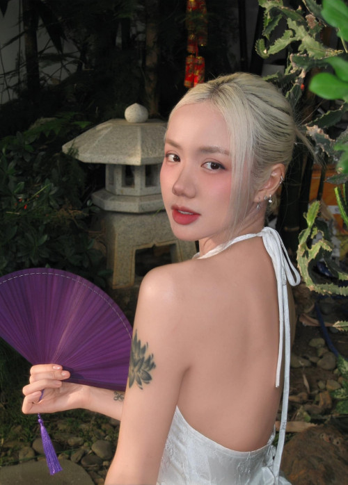 Phương Ly với vẻ đẹp tự nhiên không "dao kéo"