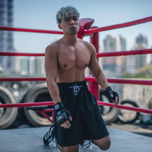 Quảng Chí Trình là thiếu gia hạng sang trong showbiz Hong Kong.