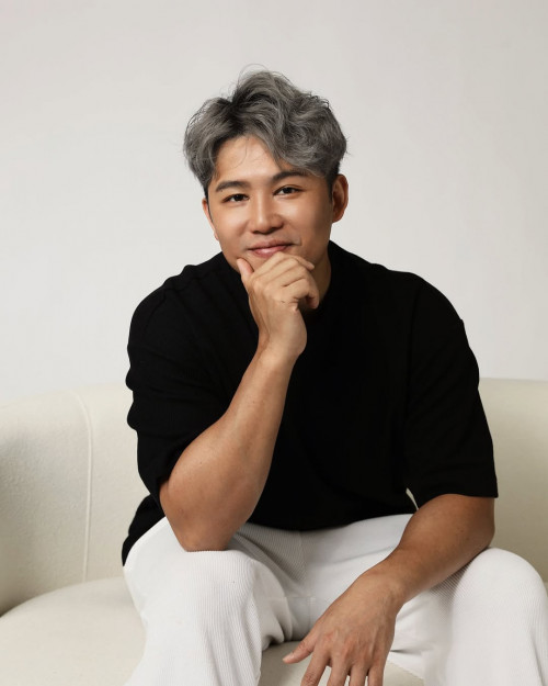 Quảng Chí Trình là thiếu gia hạng sang trong showbiz Hong Kong.