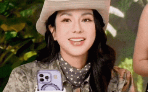 Diệp Lâm Anh trong livestream