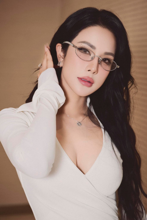 Diệp Lâm Anh phản hồi trên mạng xã hội