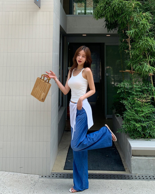 Quần jeans ống suông