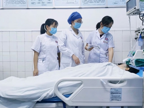 Thiếu nữ suýt chết vì chỉ ăn rau, uống thuốc nhuận tràng để vừa váy sinh nhật- Ảnh 3.