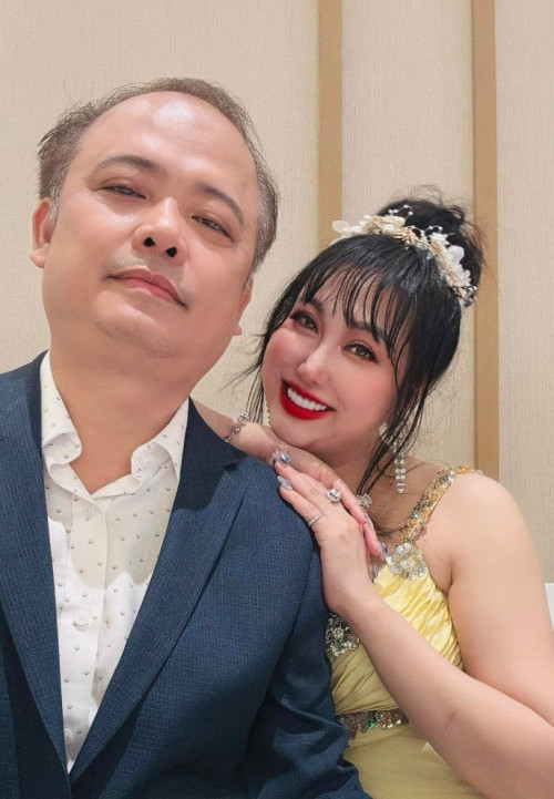 Phi Thanh Vân bên bạn trai