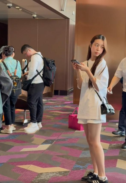 Con gái Triệu Vy lần hiếm hoi diện