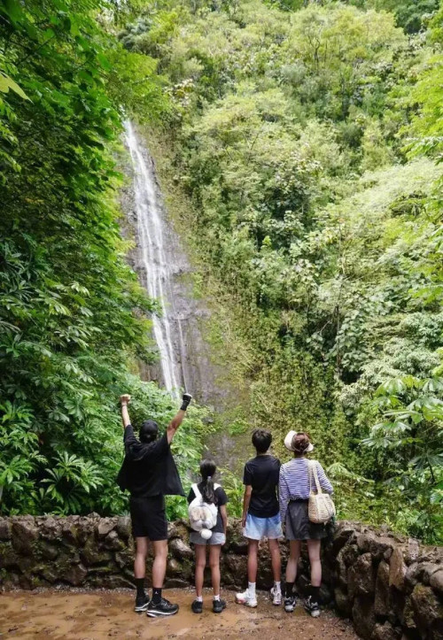 Tôn Lệ và các con trong chuyến trekking