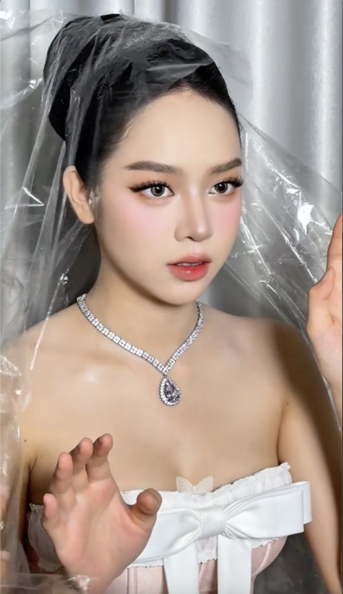 Vẻ đẹp của Hoa hậu Thanh Thủy