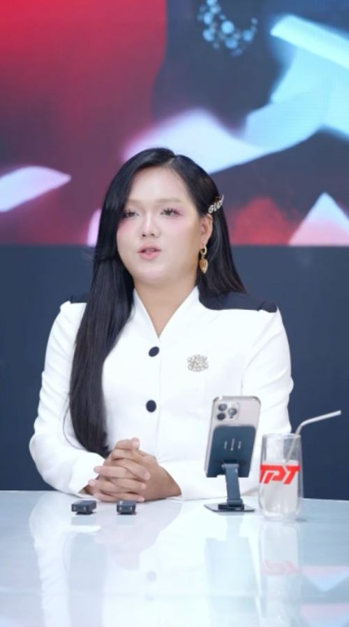 Phạm Thoại trong một lần livestream kêu gọi từ thiện.