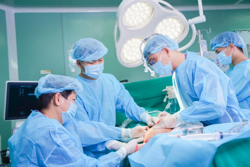 Cảm của nam Việt kiều 'phát sáng' khiến ê kíp phẫu thuật tá hỏa- Ảnh 2.