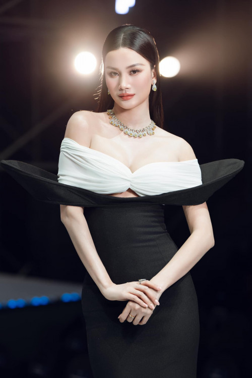 Á hậu Hương Ly