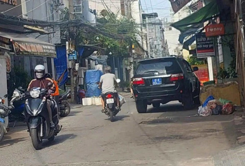 Hiện trường phát hiện thi thể nữ giấu trong vali ở TP.HCM- Ảnh 1.
