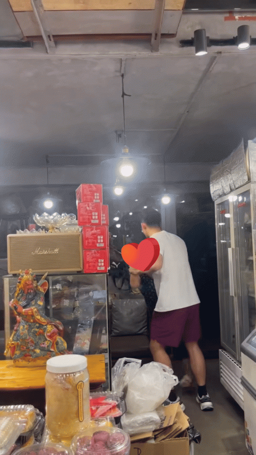 Clip 7p cãi nhau um sùm của diễn viên Trọng Nhân và chủ tiệm bánh bò