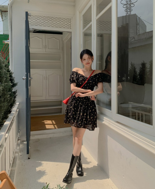 Váy họa tiết cho mùa thu.
