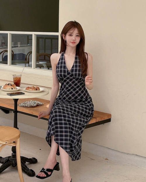 Váy họa tiết cho mùa thu.