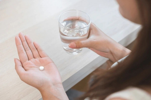 Cô Tứ khổ sở vì thân hình như ông già 80.